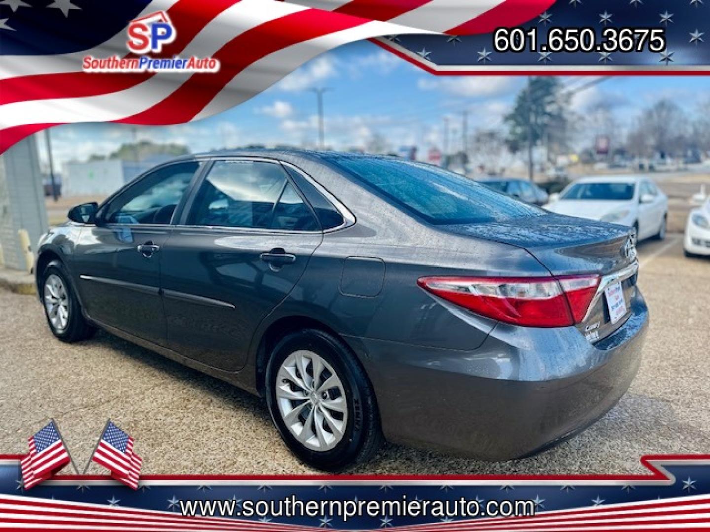 2015 GRAY TOYOTA CAMRY SE; LE; XLE; X (4T4BF1FK9FR) , located at 922 W. Beacon St., Philadelphia, MS, 39350, (601) 650-3675, 32.770447, -89.127151 - Photo#3